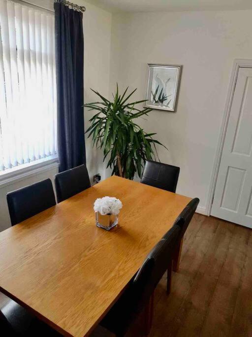 Coniston House Lancaster 3 Bedrooms Parking And Garden Exterior foto